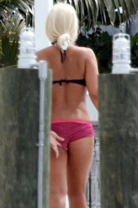 brooke hogan in bikini 07.jpg
