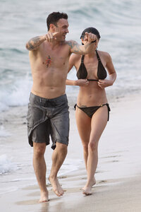 megan fox in beach 13.jpg