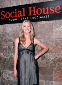 yvonne strahovski al gala 08.jpg