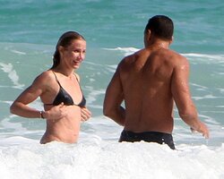 cameron diaz in bikini 04.JPG