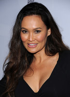 tia carrere al gala 05.jpg