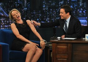 uma thurman al tonight show 05.jpg