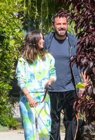 ana-de-armas-and-ben-affleck-out-with-their-dogs-in-venice-beach-05-27-2020-8.jpg