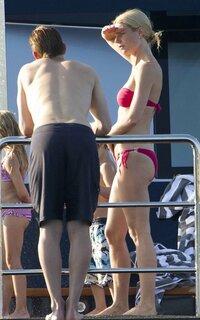 gwyneth paltrow in bikini 13.jpg