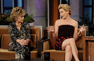 elizabeth banks al tonight show 09.jpg