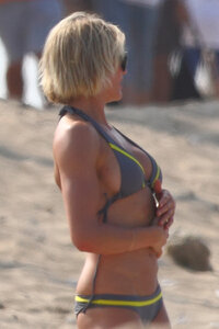 cameron diaz in bikini 10.jpg