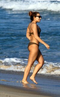 demi lovato in bikini 04.jpg