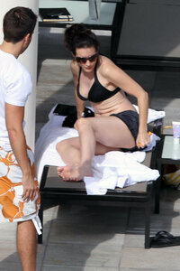 kristin davis in pool 16.jpg