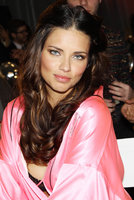 adriana lima al fashion show 06.jpg