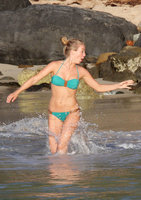 julianne hough in bikini  verde 13.jpg