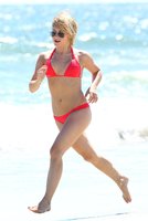 julianne hough in bikini rosso 15.jpg