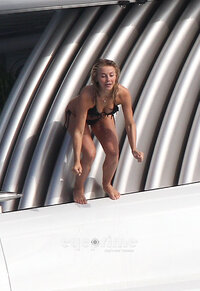 julianne hough in bikini nero 08.jpg