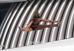 julianne hough in bikini nero 11.jpg