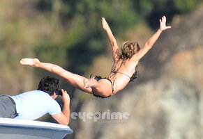 julianne hough in bikini nero 15.jpg