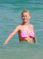 julianne hough in bikini rosa 16.jpg