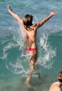 julianne hough in bikini rosso 06.jpg