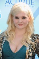 abigail breslin al teen choice awards 16.jpg