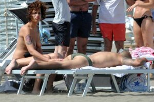mara adriani in topless 03.jpg