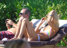 tara reid in bikini 03.jpg