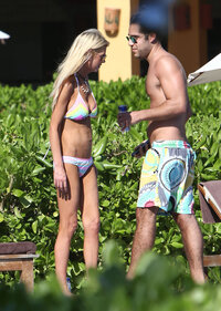 tara reid in bikini 14.jpg