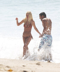 tara reid in bikini 02.jpg