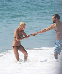 tara reid in bikini 20.jpg