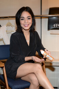 vanessa hudgens in camerino 07.JPG