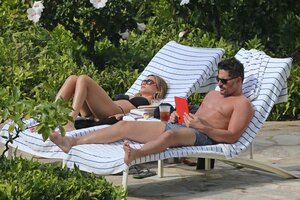 sofia vergara in bikini 05.jpg