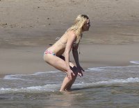 kate hudson in bikini 38.jpg