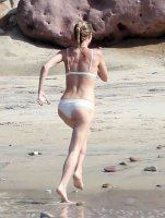 gwyneth paltrow in bikini 04.jpg