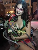 julia voth in halloween 01.jpg