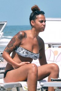 mara adriani al mare 05.jpg