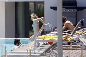 ellie goulding in bikini 22.jpg