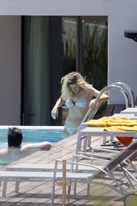 ellie goulding in bikini 26.jpg