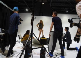 ellie goulding in backstage 01.jpg