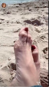 Elisabetta-Canalis-Feet-4141383.jpg