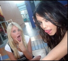 vanessa-tongue-2-orig.jpg