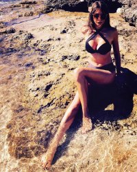 sarah altobello in bikini 04.jpg