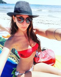 sarah altobello in bikini 07.jpg
