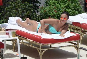 demi lovato in bikini 20.jpg