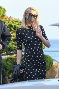 Paris-Hilton---Looks-chic-with-her-fiancé-Salomon-out-to-dinner-at-Nobu-in-Malibu-19.jpg