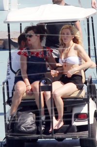 ellie goulding in shorts 07.jpg