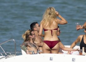 ellie goulding in bikini rosso 22.jpg