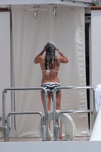michelle rodriguez in yacht 10.jpg