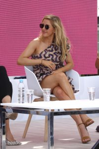 ellie goulding al talk 02.jpg