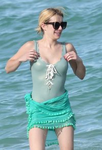 emma roberts in beach 14.jpg