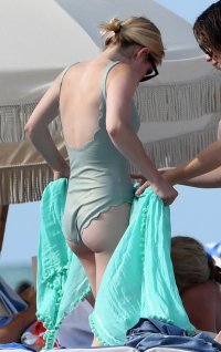 emma roberts in beach 30.jpg