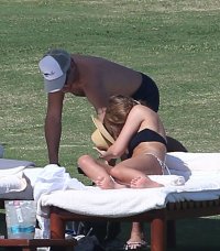 jessica alba in sunbath 09.jpg