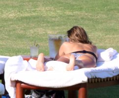 jessica alba in sunbath 13.jpg