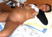 2005-09-10 - Soraya Laying Bottomless Legs Spread On Bed With Bra Pulled Up 33 Weeks Pregnant Im.jpg